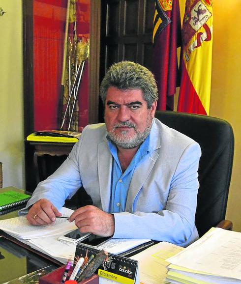 Juan Tomás Muñoz, en su despacho de la Alcaldía, en el transcurso de esta entrevista.